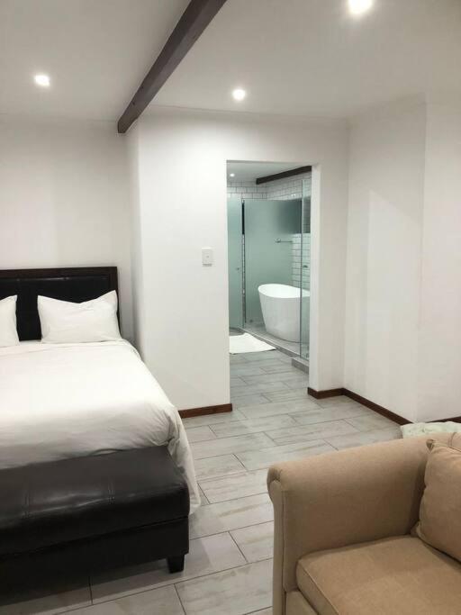 Red Cascade - Luxury 4 Bedrooms -Solar And Aircons ฮาร์ทบีสบูร์ท ภายนอก รูปภาพ