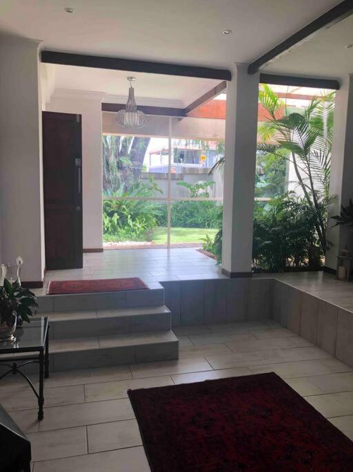Red Cascade - Luxury 4 Bedrooms -Solar And Aircons ฮาร์ทบีสบูร์ท ภายนอก รูปภาพ