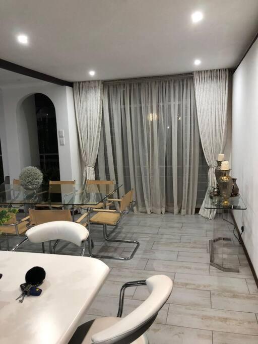 Red Cascade - Luxury 4 Bedrooms -Solar And Aircons ฮาร์ทบีสบูร์ท ภายนอก รูปภาพ