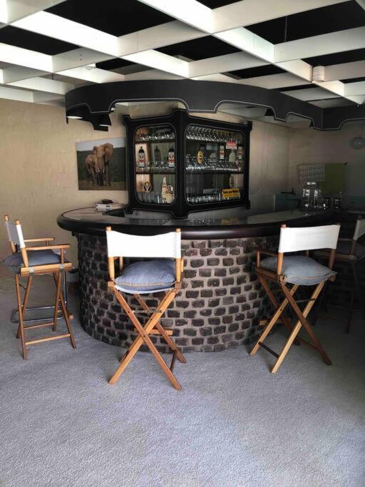 Red Cascade - Luxury 4 Bedrooms -Solar And Aircons ฮาร์ทบีสบูร์ท ภายนอก รูปภาพ