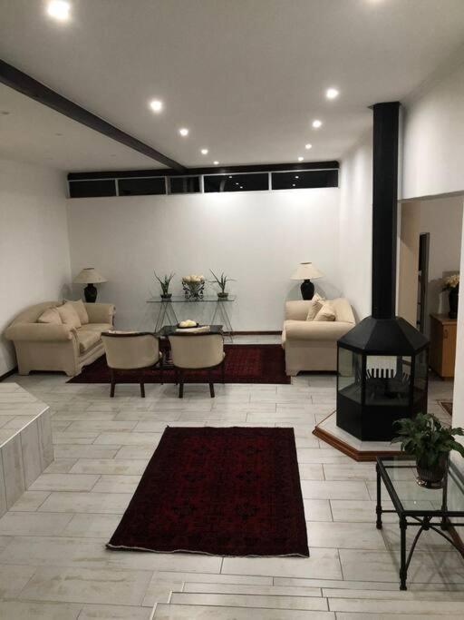 Red Cascade - Luxury 4 Bedrooms -Solar And Aircons ฮาร์ทบีสบูร์ท ภายนอก รูปภาพ